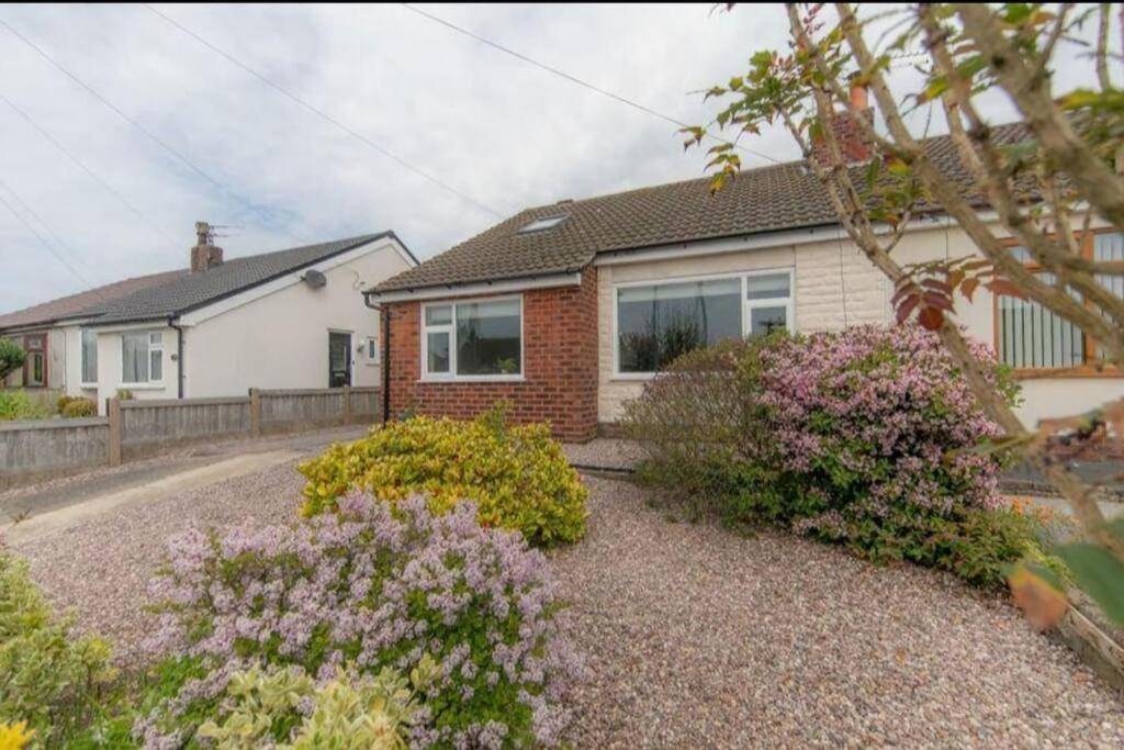 Recently Refurbished Home. Poulton-le-Fylde Ngoại thất bức ảnh